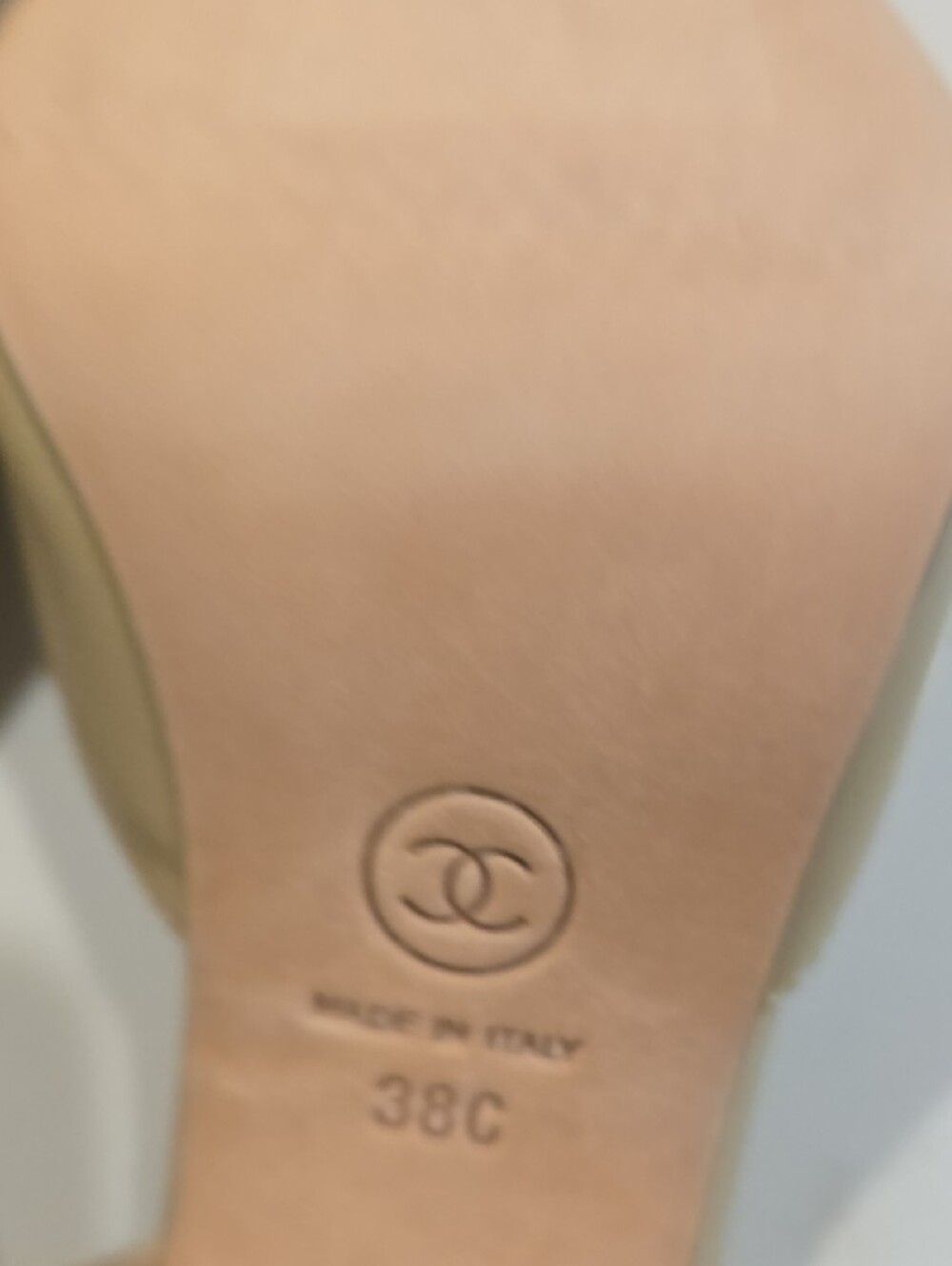 CHANEL Beige and Black Iconic Two-Tone Slingback Pumps with Cap Toe - Picture 6 of 6